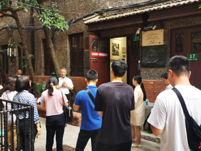 牢记初心使命 奋进复兴征程丨这位退休老人，把红色思政课做成了Citywalk